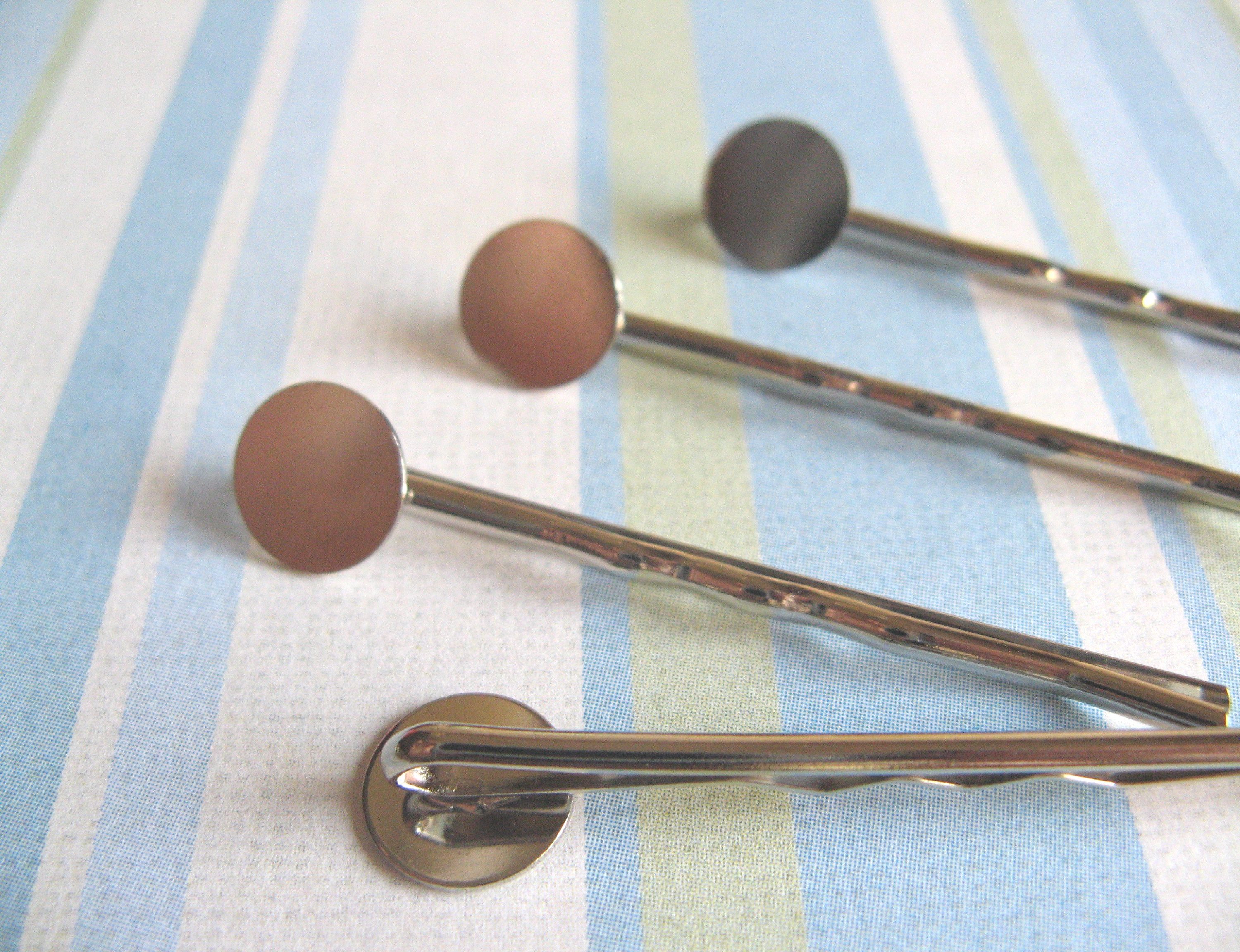 100pcs Bobby Pins With 10mm Pad Silver on Luulla